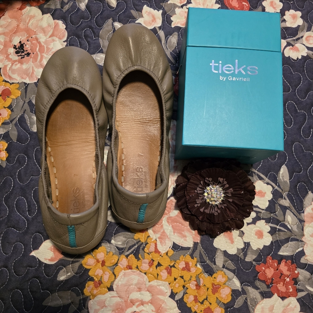 Tieks Taupe Women Size 7.